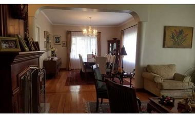 casa en venta amplia en sayausi san sebastian con area verde de 1 piso