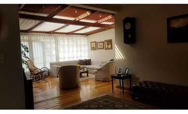 casa en venta amplia en sayausi san sebastian con area verde de 1 piso