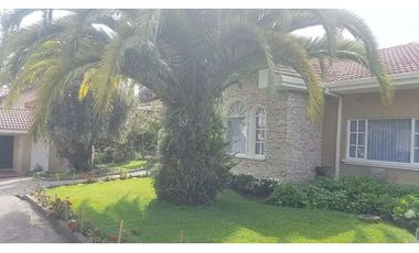 casa en venta amplia en sayausi san sebastian con area verde de 1 piso