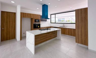 Casa en venta en Hacienda San Antonio Metepec con habitación en planta baja