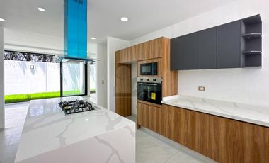 Casa en venta en Hacienda San Antonio Metepec con habitación en planta baja