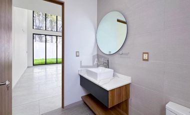 Casa en venta en Hacienda San Antonio Metepec con habitación en planta baja