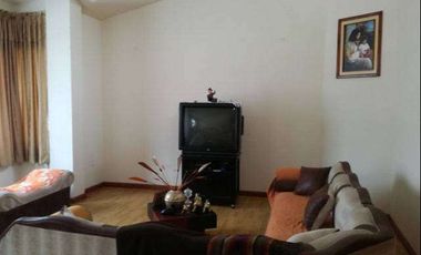 Casa con locales comerciales de venta en Otavalo