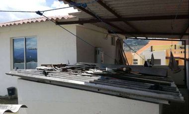 Casa con locales comerciales de venta en Otavalo