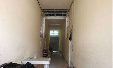 Casa con locales comerciales de venta en Otavalo