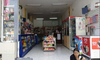 Casa con locales comerciales de venta en Otavalo