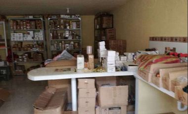 Casa con locales comerciales de venta en Otavalo