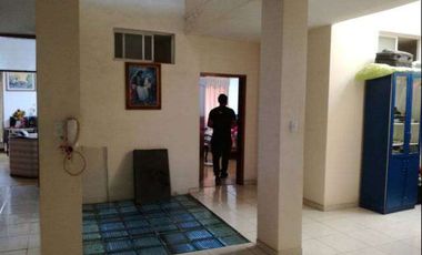 Casa con locales comerciales de venta en Otavalo