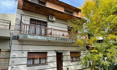 Casa de 3 Pisos con Patio, Balcón y Terraza en Venta - Villa Devoto