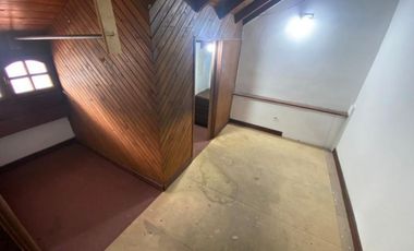 CHALET 5 AMBIENTES MORENO Y CHAMPAGNAT. Chalet en Venta.