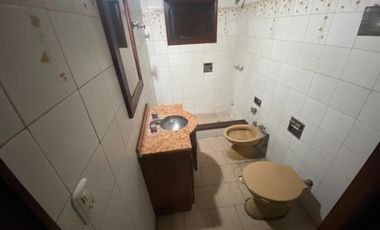 CHALET 5 AMBIENTES MORENO Y CHAMPAGNAT. Chalet en Venta.