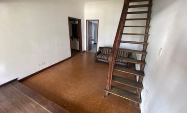 CHALET 5 AMBIENTES MORENO Y CHAMPAGNAT. Chalet en Venta.