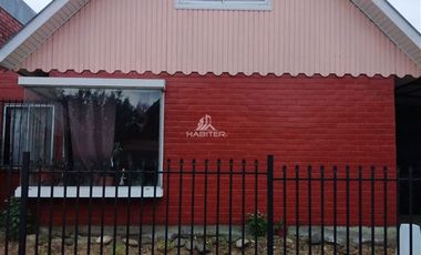 Casa en Venta en Villa Las Azaleas, cercana a la Virgen de Padre Las Casas y a la Avenida Villa Alegre