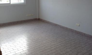 local con 4 oficinas