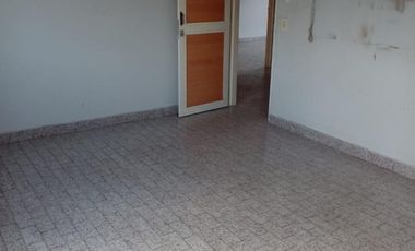 local con 4 oficinas