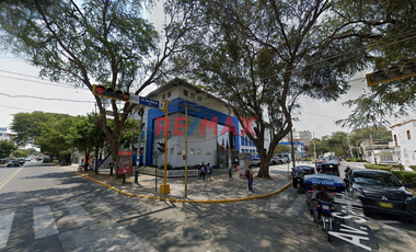 Ideal para empresarios e inversionistas en la Av. San Martín, a pasos de la Av. Grau.

🌟 ¡Oportunidad única en el corazón de Piura! Este terreno de
