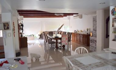 Chalet ubicado a 600 metros de Avenida Espora .