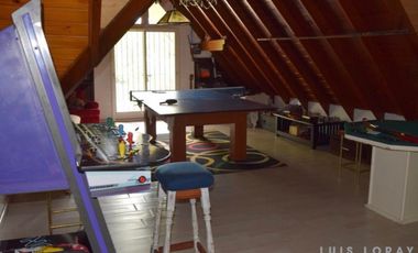 Chalet ubicado a 600 metros de Avenida Espora .