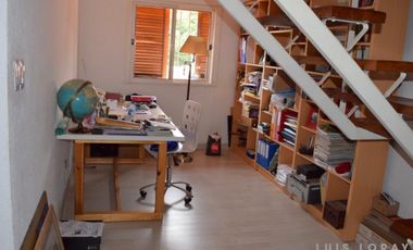 Chalet ubicado a 600 metros de Avenida Espora .