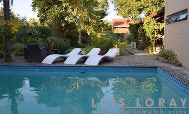 Chalet ubicado a 600 metros de Avenida Espora .