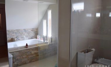 Chalet ubicado a 600 metros de Avenida Espora .