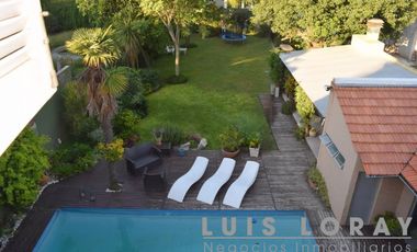 Chalet ubicado a 600 metros de Avenida Espora .