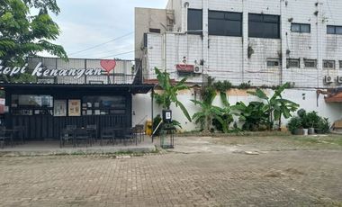 DISEWAKAN TEMPAT USAHA LOKASI SANGAT STRATEGIS DI UTAN KAYU RAYA - JAKARTA TIMUR