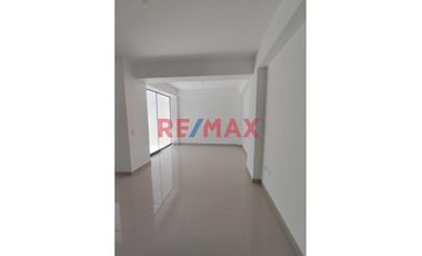 🏡 ¡Departamento de Estreno en 1er Piso con Amplio Patio! 🌿✨
Vive con comodidad y ubicación privilegiada en este moderno departamento de 70 m², ubicad