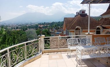 Sewa Villa di Kota Bunga Little Venice Puncak