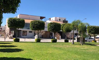 Hermosa casa en venta de 3 recamara y opción a cuarta