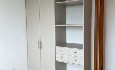 apartamento en arriendo en prados del este. Cod A11042