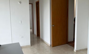 apartamento en arriendo en prados del este. Cod A11042