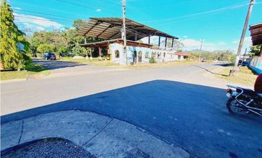 VENTA DE LOTE COMERCIAL CERCANO A TODO