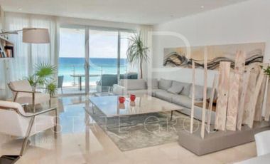 Exclusivo departamento en venta en Cancún frente al mar, Emerald Residential.