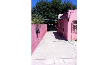 Se vende casa americana de 3 amb con garage/parrilla.