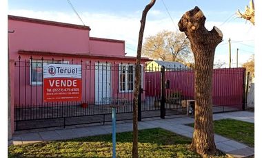 Se vende casa americana de 3 amb con garage/parrilla.