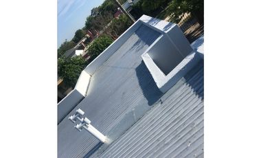 Se vende casa americana de 3 amb con garage/parrilla.