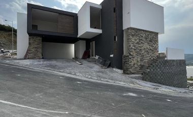 Casa en venta - Fraccionamiento Castaños del Vergel, Monterrey NL