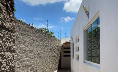 amplia casa en Las Brisas