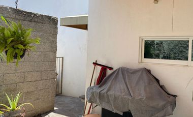 amplia casa en Las Brisas