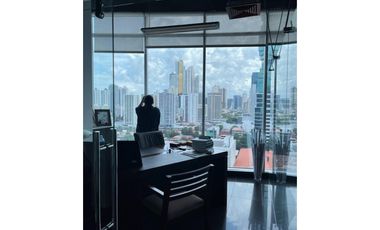 Alquilo Oficina en la torre Global Bank