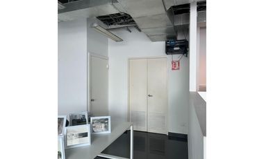 Alquilo Oficina en la torre Global Bank