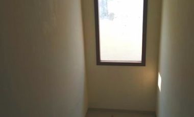 Disewakan rumah di Pulomas Jakarta Timur Kamar 4 Harga Murah