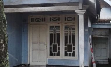 Rumah Pinggir jalan Raya Gondang Sine, Kedungbanteng, Gondang, Kabupaten Sragen, Jawa Tengah, cocok untuk usaha