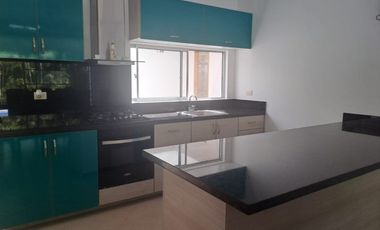 casa en venta en ricaurte. Cod V30