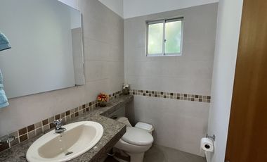 casa en venta en ricaurte. Cod V30