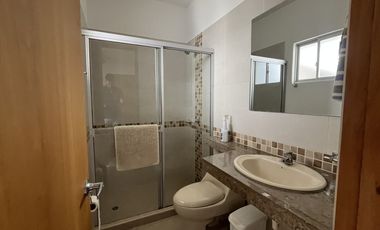 casa en venta en ricaurte. Cod V30