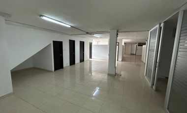 oficina en arriendo en av 30 agosto. Cod A5683