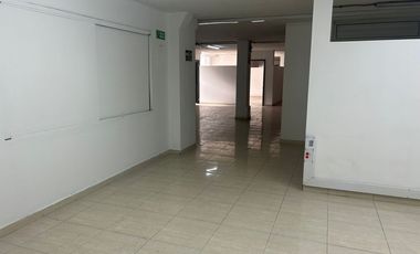 oficina en arriendo en av 30 agosto. Cod A5683