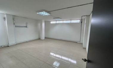 oficina en arriendo en av 30 agosto. Cod A5683